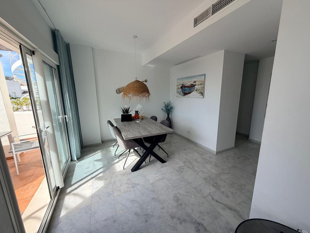 2 soverom Penthouse til salgs i Estepona med svømmebasseng - € 289 000 (Ref: 9850936)