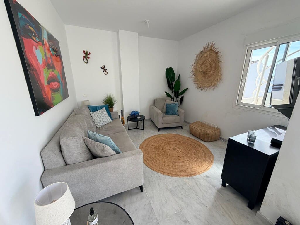2 soverom Penthouse til salgs i Estepona med svømmebasseng - € 289 000 (Ref: 9850936)