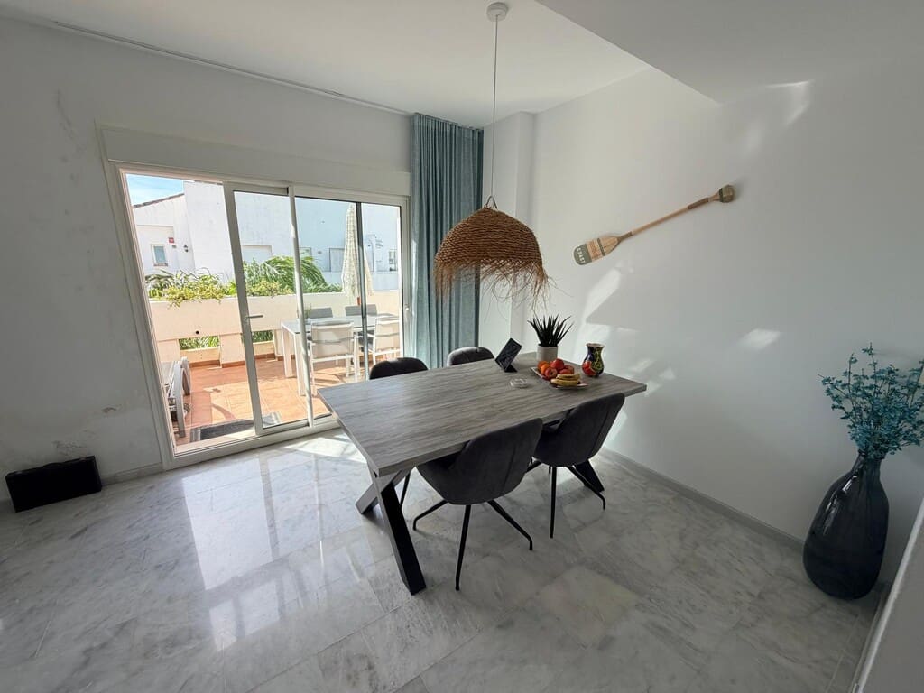 2 soverom Penthouse til salgs i Estepona med svømmebasseng - € 289 000 (Ref: 9850936)