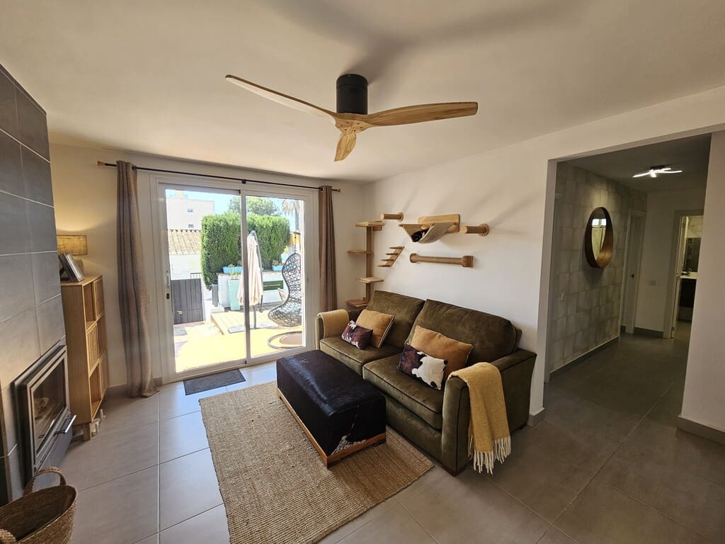 3 bedroom Villa for sale in Mijas Costa with pool - € 649,000 (Ref: 9850943)