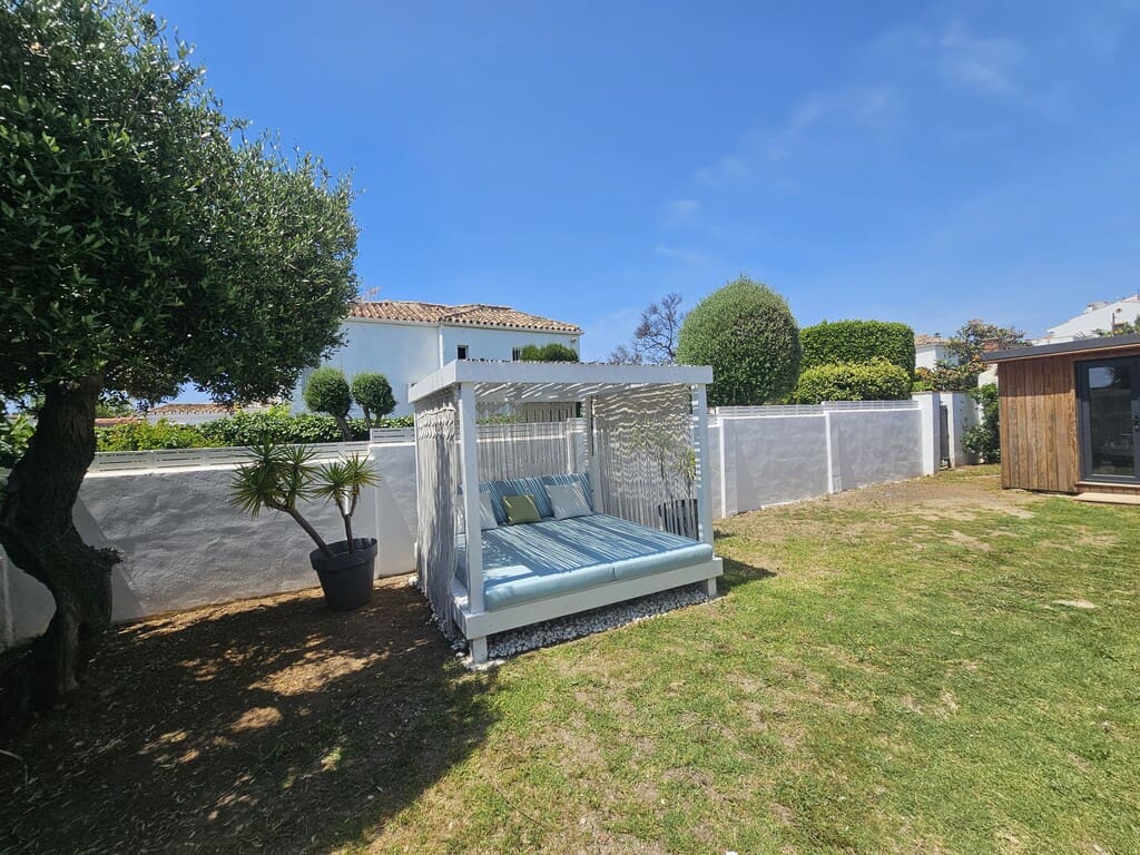 3 bedroom Villa for sale in Mijas Costa with pool - € 649,000 (Ref: 9850943)