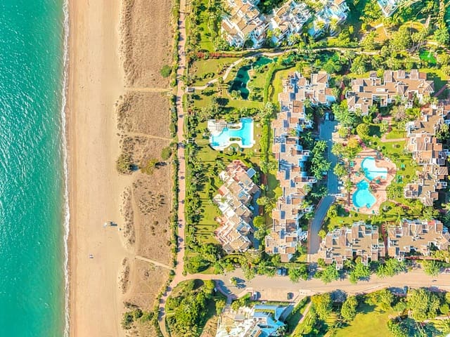 3 slaapkamer Appartement te koop in Costalita, Estepona met zwembad garage - € 1.495.000 (Ref: 9926876)