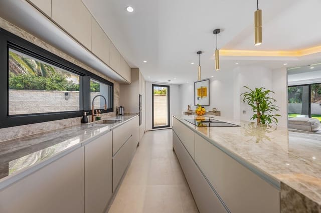 4 camera da letto Villa in vendita in Marbesa, Marbella con piscina garage - 2.395.000 € (Rif: 9926877)