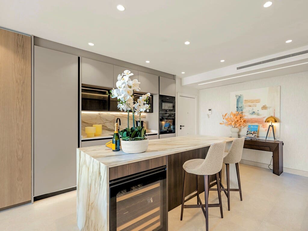 3 slaapkamer Appartement te koop in Estepona met zwembad - € 1.995.000 (Ref: 9926881)
