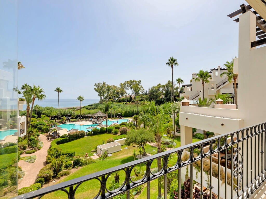 3 slaapkamer Appartement te koop in Estepona met zwembad - € 1.995.000 (Ref: 9926881)