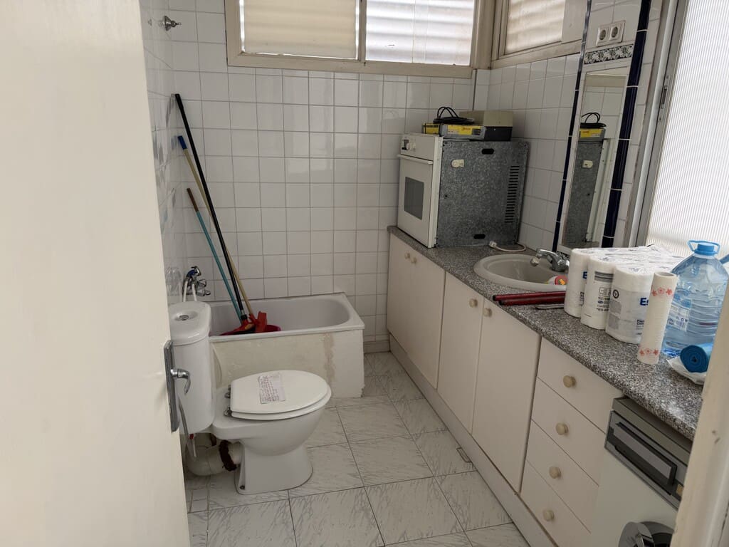 3 bedroom Flat for sale in Fuengirola with pool - € 310,000 (Ref: 9926883)