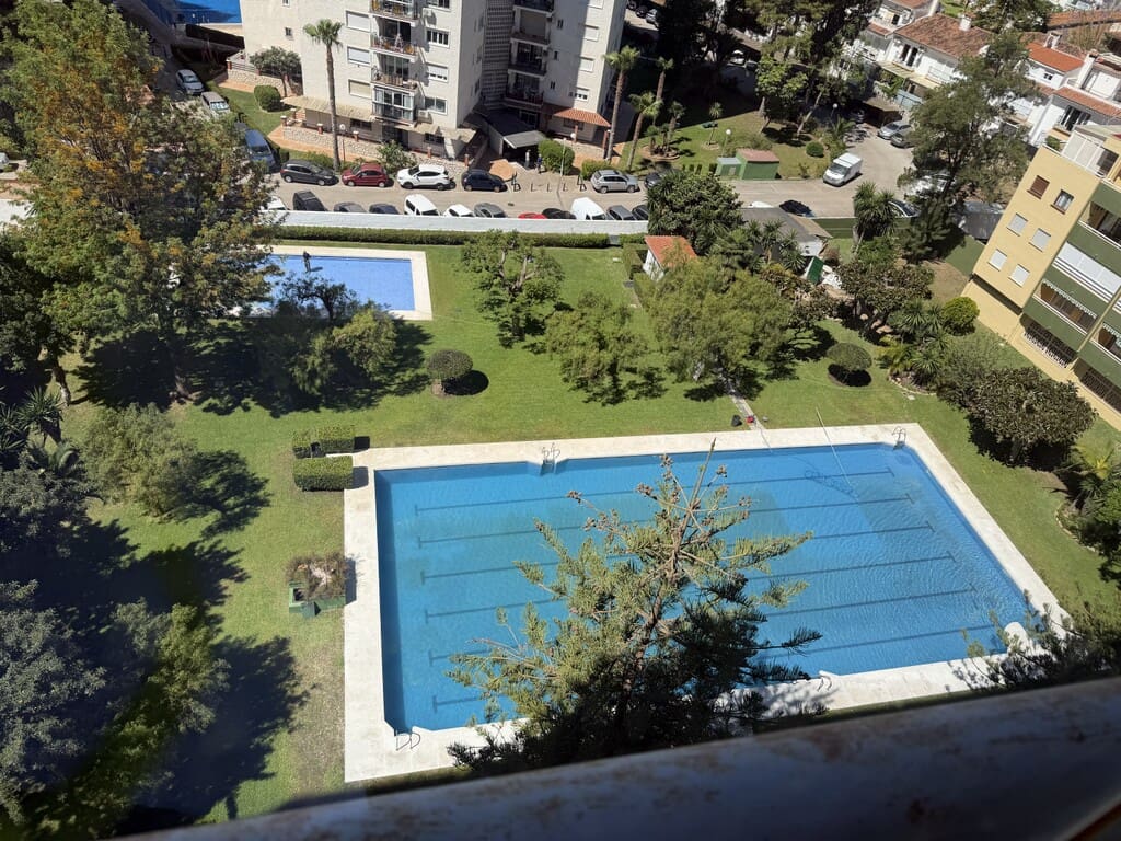 3 bedroom Flat for sale in Fuengirola with pool - € 310,000 (Ref: 9926883)
