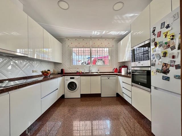 5 Zimmer Villa zu verkaufen in Fuengirola mit Garage - 895.000 € (Ref: 9926884)