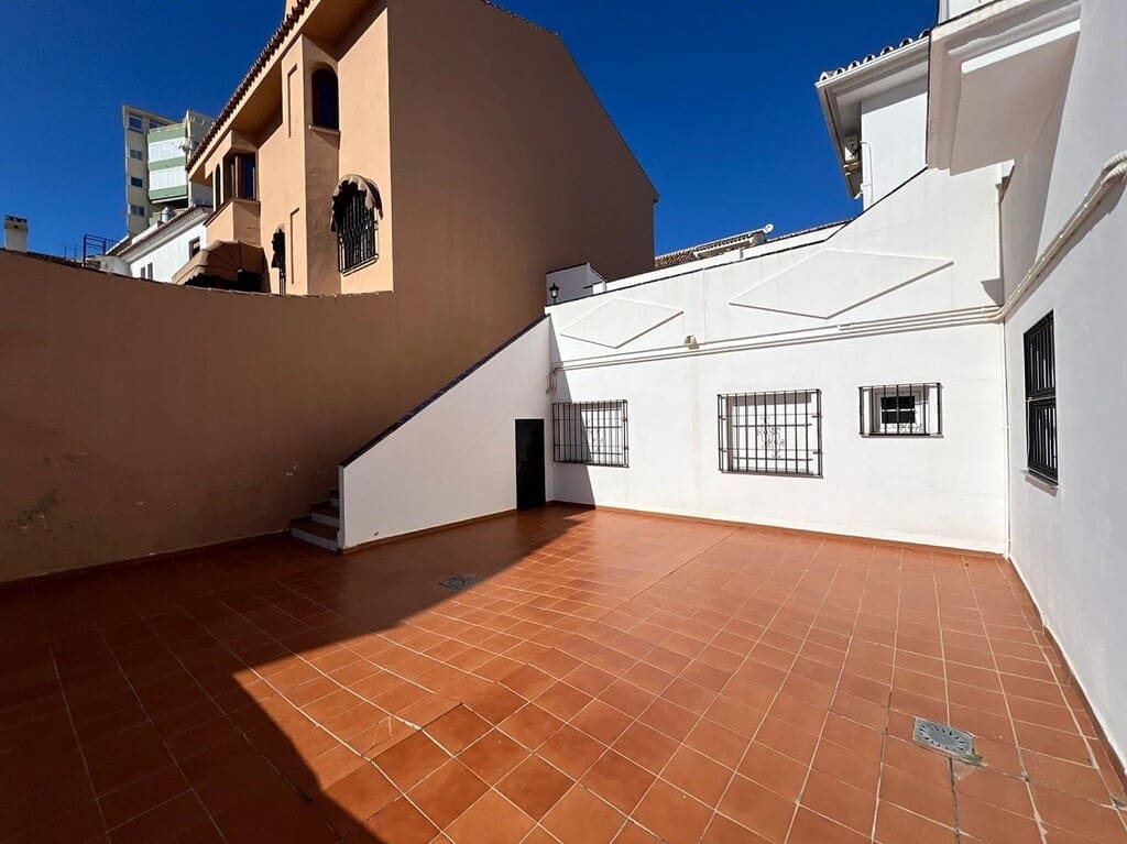 Chalet de 5 habitaciones en Fuengirola en venta con garaje - 895.000 € (Ref: 9926884)