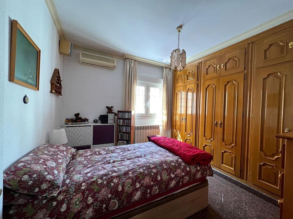 Chalet de 5 habitaciones en Fuengirola en venta con garaje - 895.000 € (Ref: 9926884)