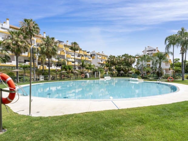 2 soveværelse Lejlighed til salg i La Cala de Mijas, Mijas med swimmingpool garage - € 285.000 (Ref: 9935717)
