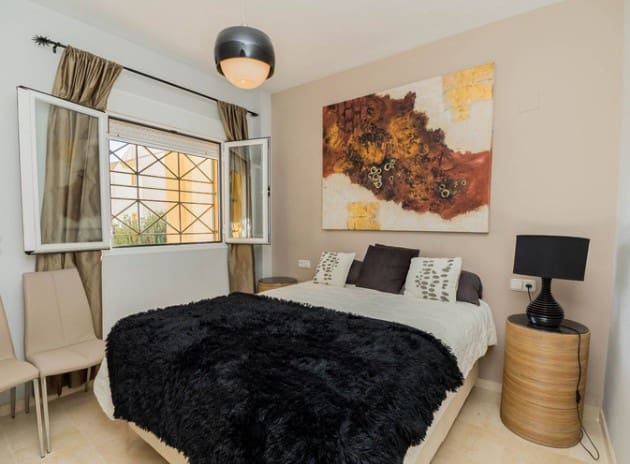 2 soveværelse Lejlighed til salg i Riviera del Sol, Mijas med swimmingpool - € 305.000 (Ref: 9935721)