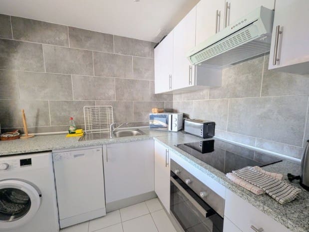 2 slaapkamer Penthouse te koop in Calahonda met zwembad garage - € 349.000 (Ref: 9935722)