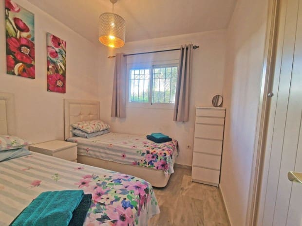 2 bedroom Apartment for sale in Calahonda with pool garage - € 335,000 (Ref: 9935723)
