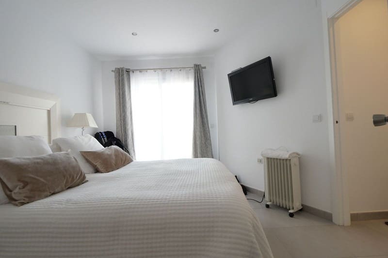 2 Zimmer Apartment zu verkaufen in Calahonda mit Pool Garage - 349.000 € (Ref: 9935724)