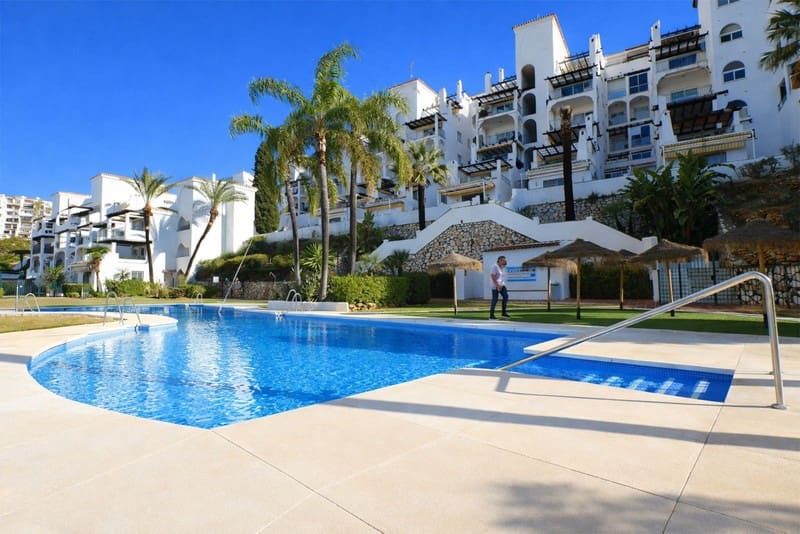 2 Zimmer Apartment zu verkaufen in Calahonda mit Pool Garage - 349.000 € (Ref: 9935724)