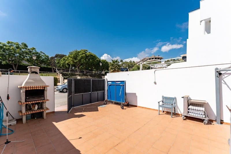 4 Zimmer Haus zu verkaufen in Fuengirola mit Pool Garage - 455.000 € (Ref: 9935726)