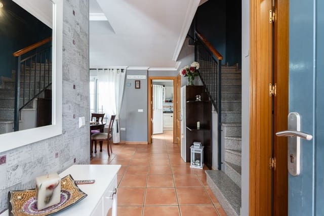 4 soveværelse Byhus til salg i Torreblanca, Fuengirola med swimmingpool garage - € 455.000 (Ref: 9935726)