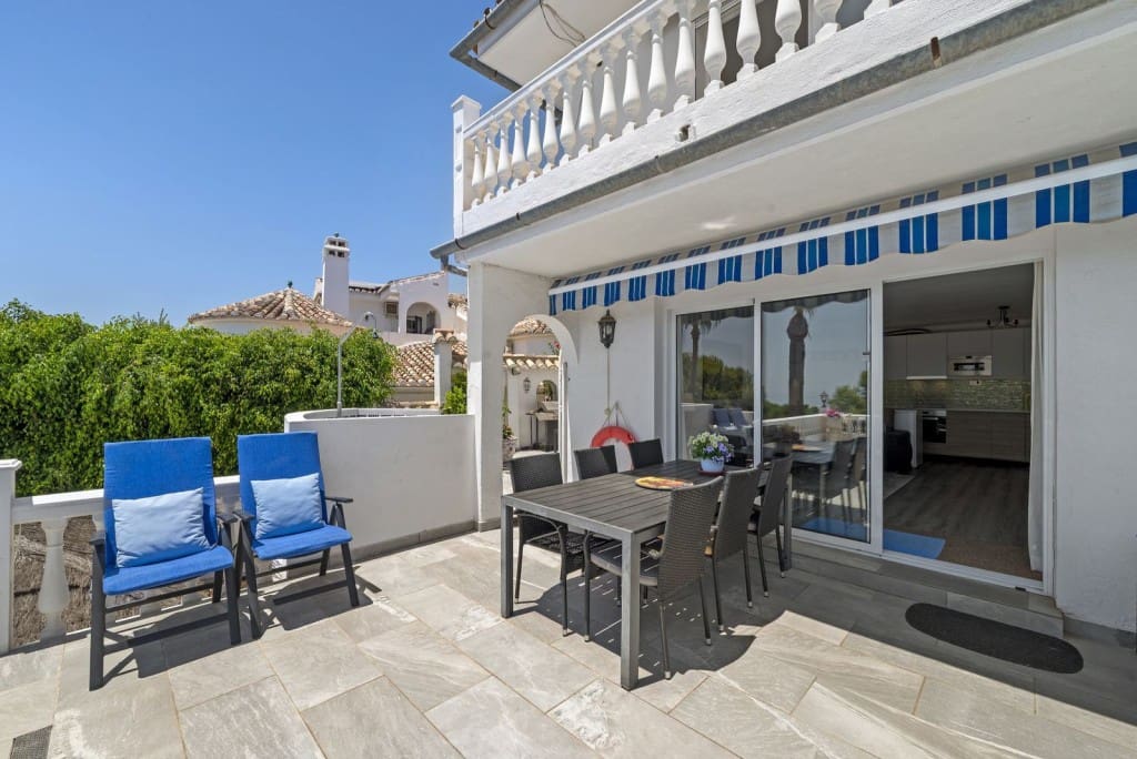 6 bedroom Villa for sale in La Cala de Mijas with pool garage - € 1,795,000 (Ref: 9935727)