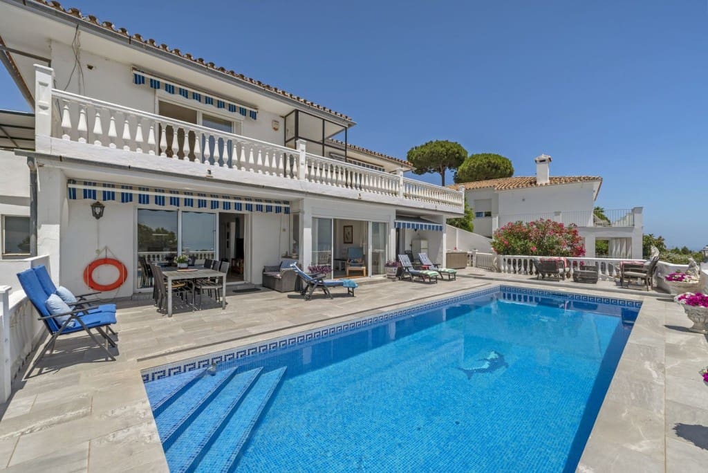 6 bedroom Villa for sale in La Cala de Mijas with pool garage - € 1,795,000 (Ref: 9935727)