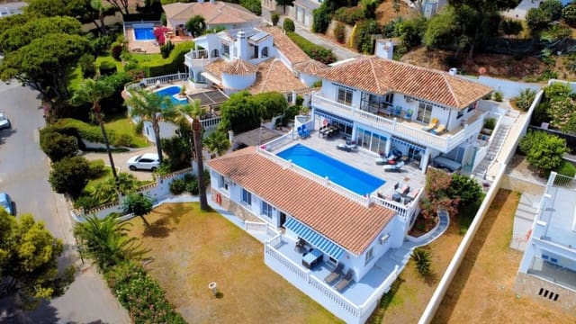 6 bedroom Villa for sale in La Cala de Mijas, Mijas with pool garage - € 1,795,000 (Ref: 9935727)