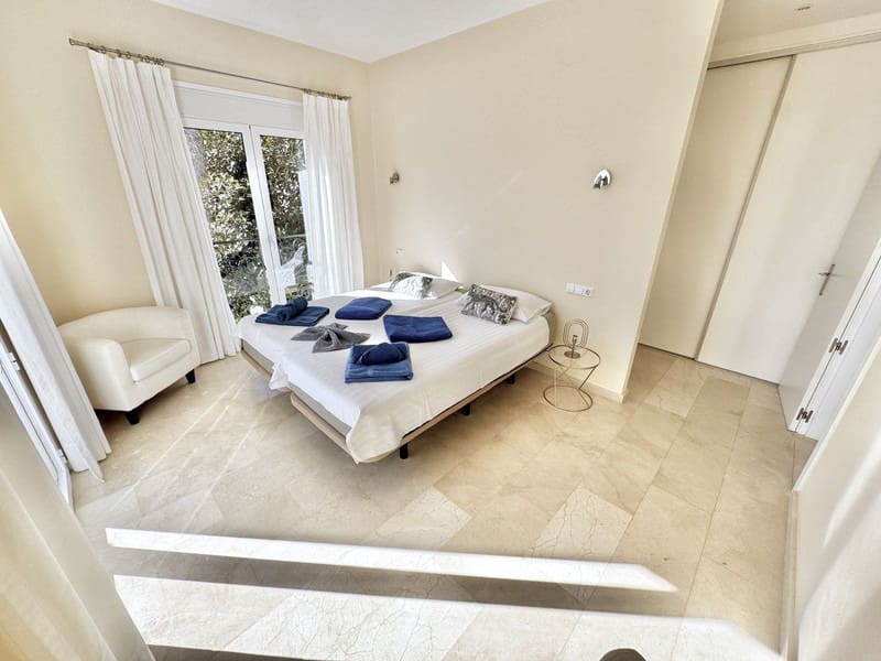 5 Zimmer Villa zu verkaufen in La Cala de Mijas mit Pool Garage - 1.595.000 € (Ref: 9935731)
