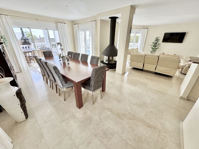 Chalet de 5 habitaciones en La Cala de Mijas, Mijas en venta con piscina garaje - 1.595.000 € (Ref: 9935731)
