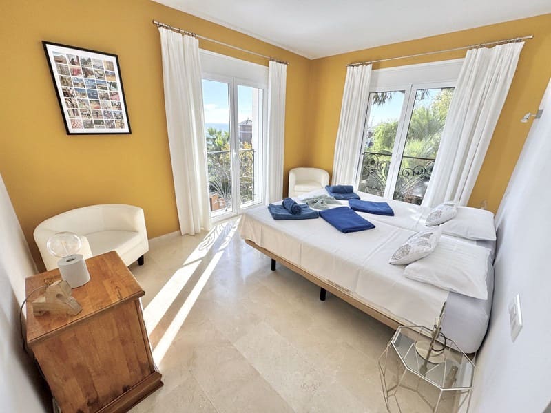5 Zimmer Villa zu verkaufen in La Cala de Mijas mit Pool Garage - 1.595.000 € (Ref: 9935731)