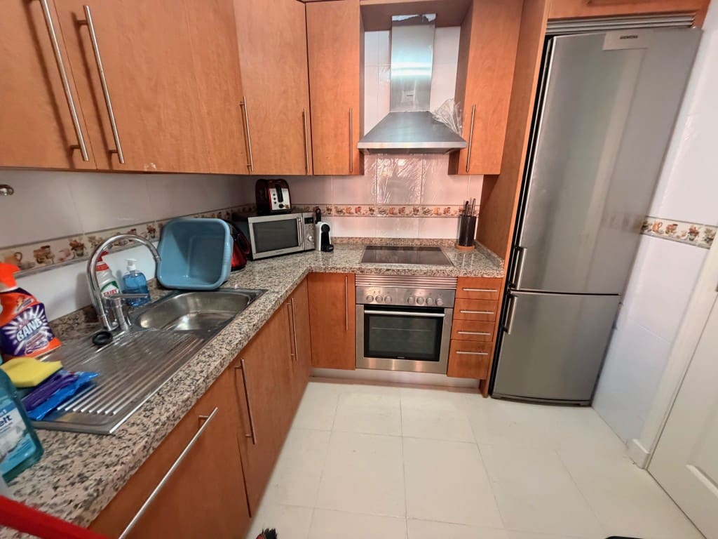 Apartamento de 2 habitaciones en La Duquesa / Puerto de la Duquesa en venta con piscina garaje - 265.000 € (Ref: 9935737)