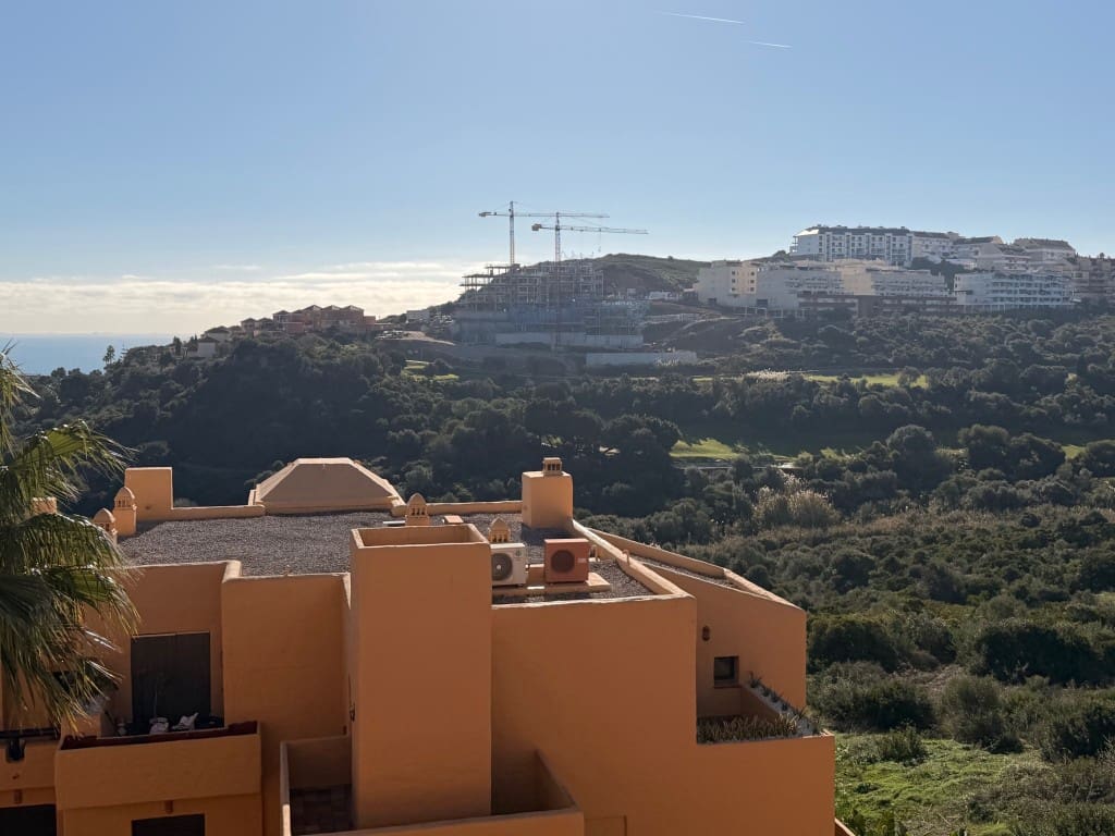 Apartamento de 2 habitaciones en La Duquesa / Puerto de la Duquesa en venta con piscina garaje - 265.000 € (Ref: 9935737)