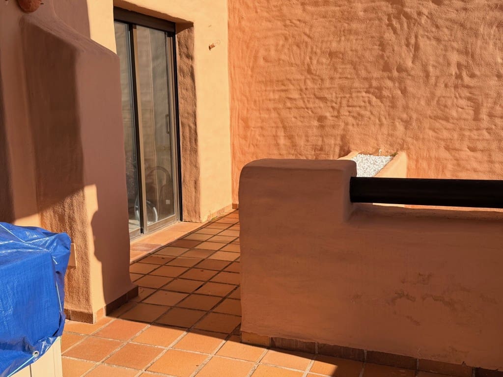 Apartamento de 2 habitaciones en La Duquesa / Puerto de la Duquesa en venta con piscina garaje - 265.000 € (Ref: 9935737)