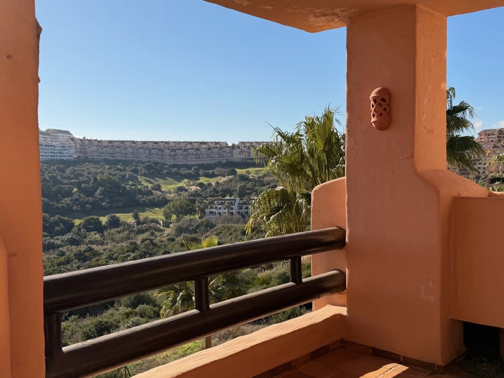 Apartamento de 2 habitaciones en La Duquesa / Puerto de la Duquesa en venta con piscina garaje - 265.000 € (Ref: 9935737)