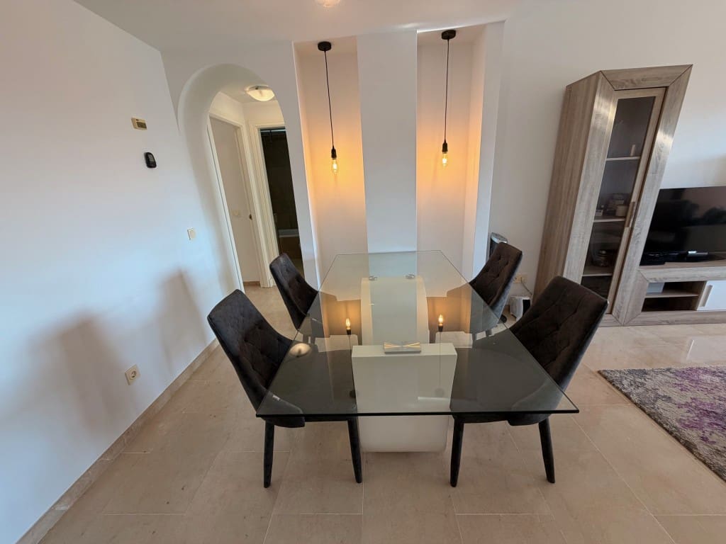 Apartamento de 2 habitaciones en La Duquesa / Puerto de la Duquesa en venta con piscina garaje - 265.000 € (Ref: 9935737)