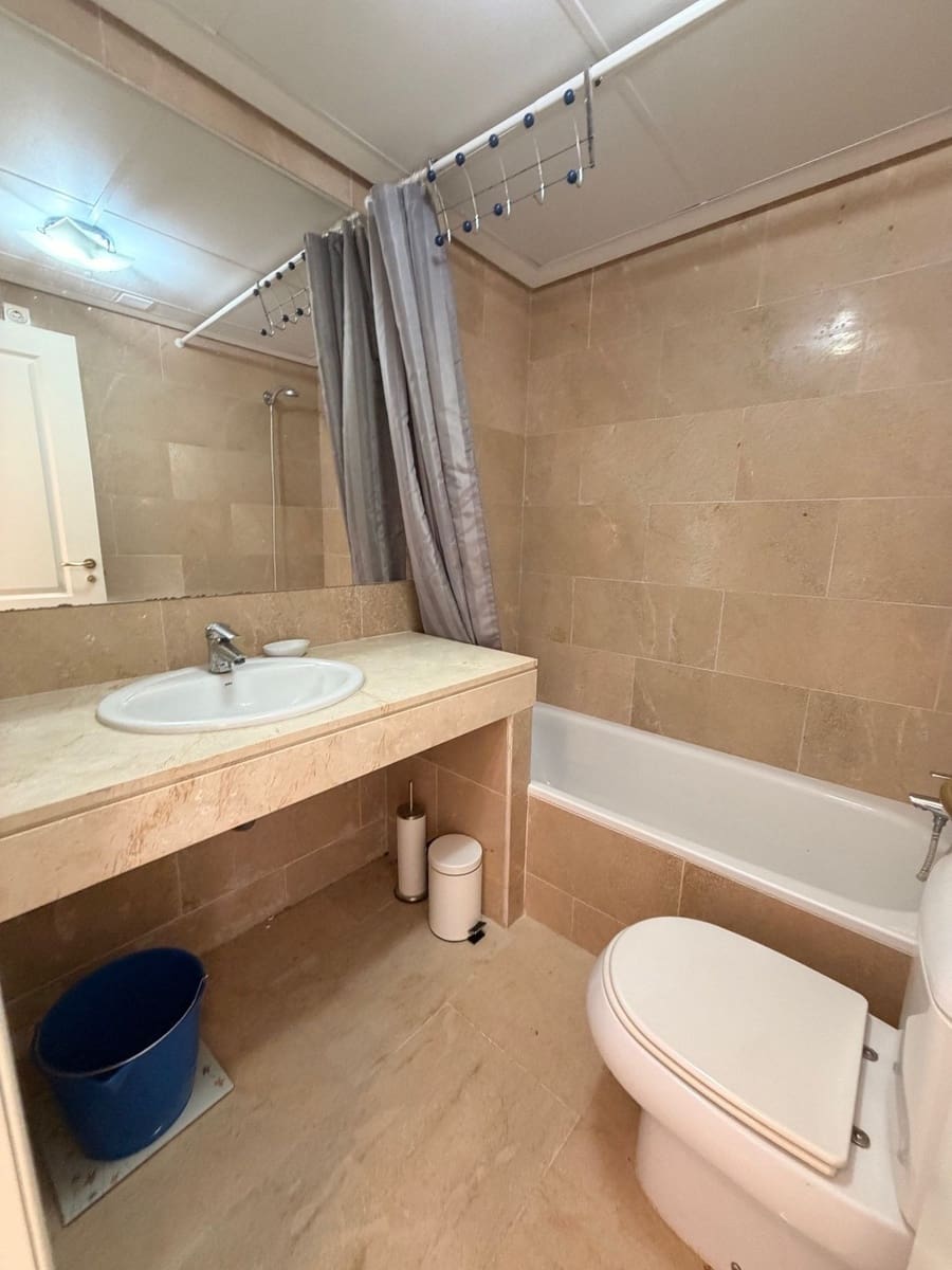 Apartamento de 2 habitaciones en La Duquesa / Puerto de la Duquesa en venta con piscina garaje - 265.000 € (Ref: 9935737)