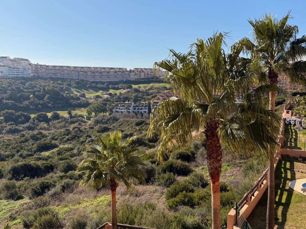 Apartamento de 2 habitaciones en La Duquesa / Puerto de la Duquesa en venta con piscina garaje - 265.000 € (Ref: 9935737)