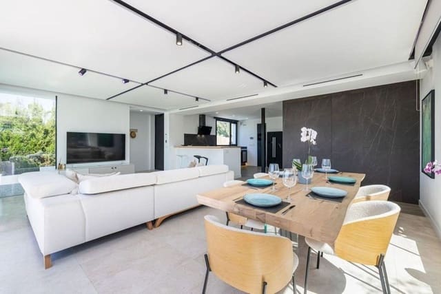 3 soveværelse Villa til salg i Mijas Costa, Mijas med swimmingpool - € 720.000 (Ref: 9935742)