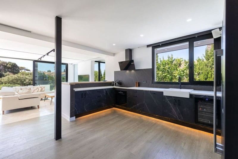 3 slaapkamer Villa te koop in Mijas Costa met zwembad - € 720.000 (Ref: 9935742)