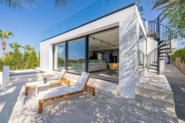 3 soveværelse Villa til salg i Mijas Costa, Mijas med swimmingpool - € 720.000 (Ref: 9935742)
