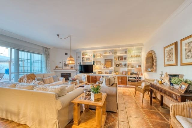 3 soveværelse Byhus til salg i Los Boliches , Fuengirola med garage - € 850.000 (Ref: 9935745)