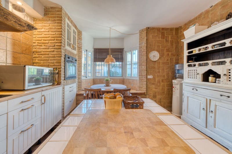 3 soveværelse Byhus til salg i Fuengirola med garage - € 850.000 (Ref: 9935745)