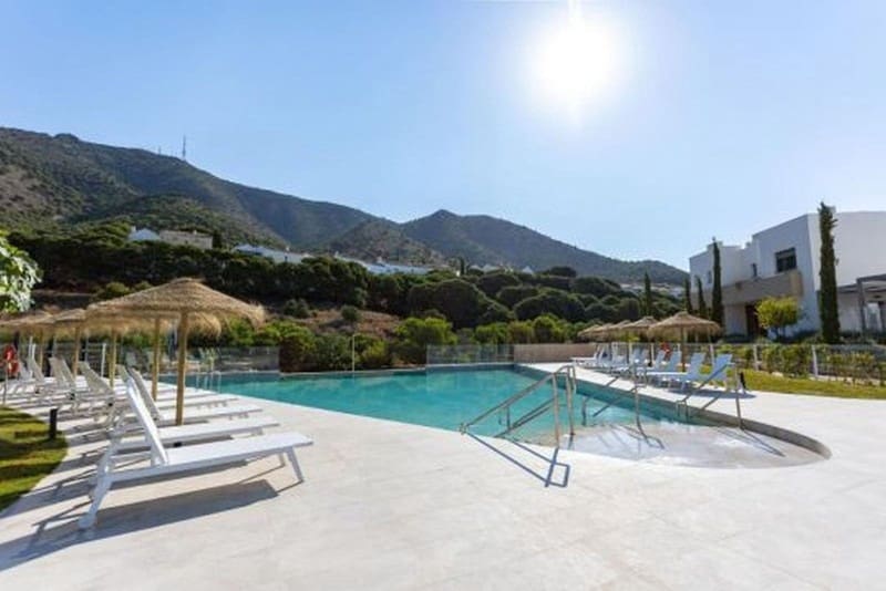 3 soveværelse Byhus til salg i Fuengirola med swimmingpool garage - € 875.000 (Ref: 9935747)