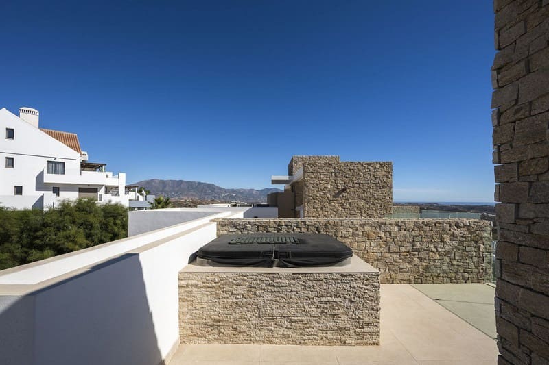 2 Zimmer Penthouse zu verkaufen in La Cala de Mijas mit Pool - 915.000 € (Ref: 9935748)
