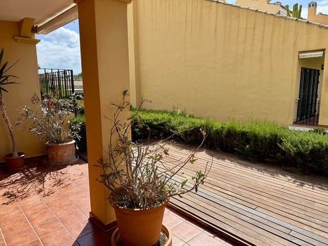 4 chambre Villa/Maison Semi-Mitoyenne à vendre à Elviria, Marbella avec piscine garage - 1 050 000 € (Ref: 9935752)
