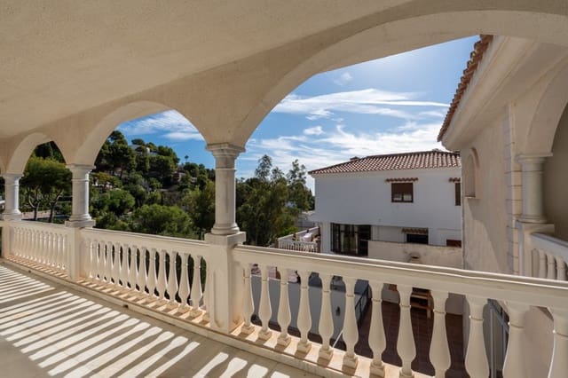 4 bedroom Villa for sale in Mijas with pool garage - € 1,050,000 (Ref: 9935753)