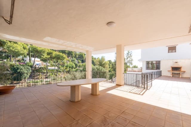 4 bedroom Villa for sale in Mijas with pool garage - € 1,050,000 (Ref: 9935753)