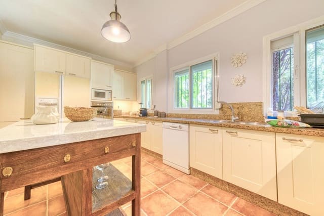 6 quarto Moradia para venda em Nueva Andalucia, Marbella com piscina garagem - 2 795 000 € (Ref: 9935760)