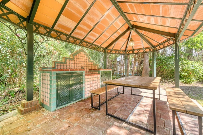 6 bedroom Villa for sale in Nueva Andalucia with pool garage - € 2,795,000 (Ref: 9935760)