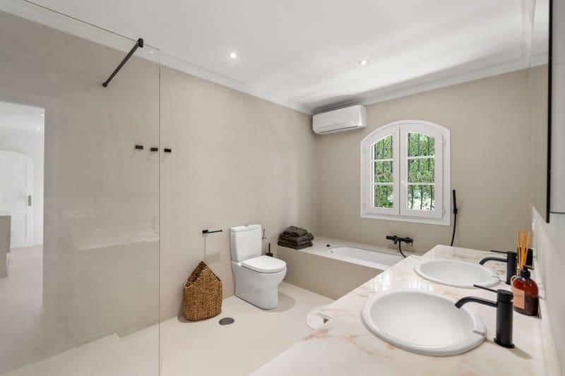 4 quarto Moradia para venda em Benahavis com piscina garagem - 2 950 000 € (Ref: 9935761)
