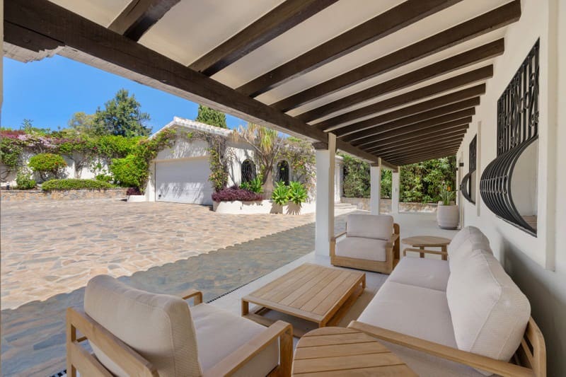 4 quarto Moradia para venda em Benahavis com piscina garagem - 2 950 000 € (Ref: 9935761)