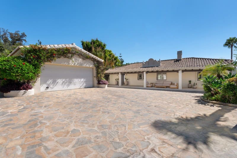 4 quarto Moradia para venda em Benahavis com piscina garagem - 2 950 000 € (Ref: 9935761)